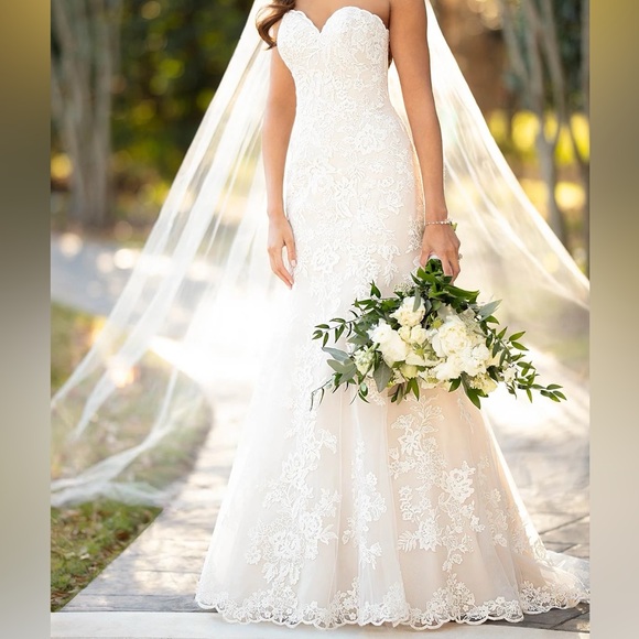 FIRM ON PRICE | Stella York MODEST A-LINE WEDDING DRESS WITH FLORAL LACE - Picture 1 of 5